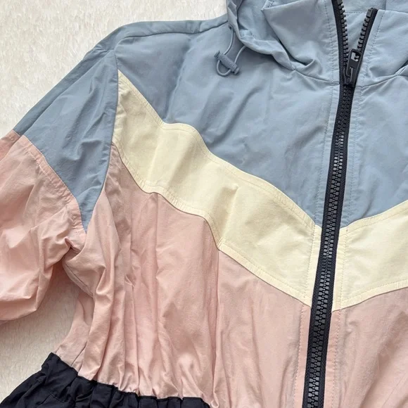 COACH raincoat/jacket- pink/blue/cream - Picture 5 of 10